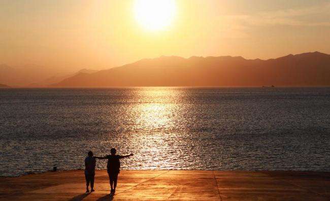 无论号码看上去多么惊艳,也必须作出一个客观的决定,那就是在财运得失以及靓号崇拜之间作出选择。